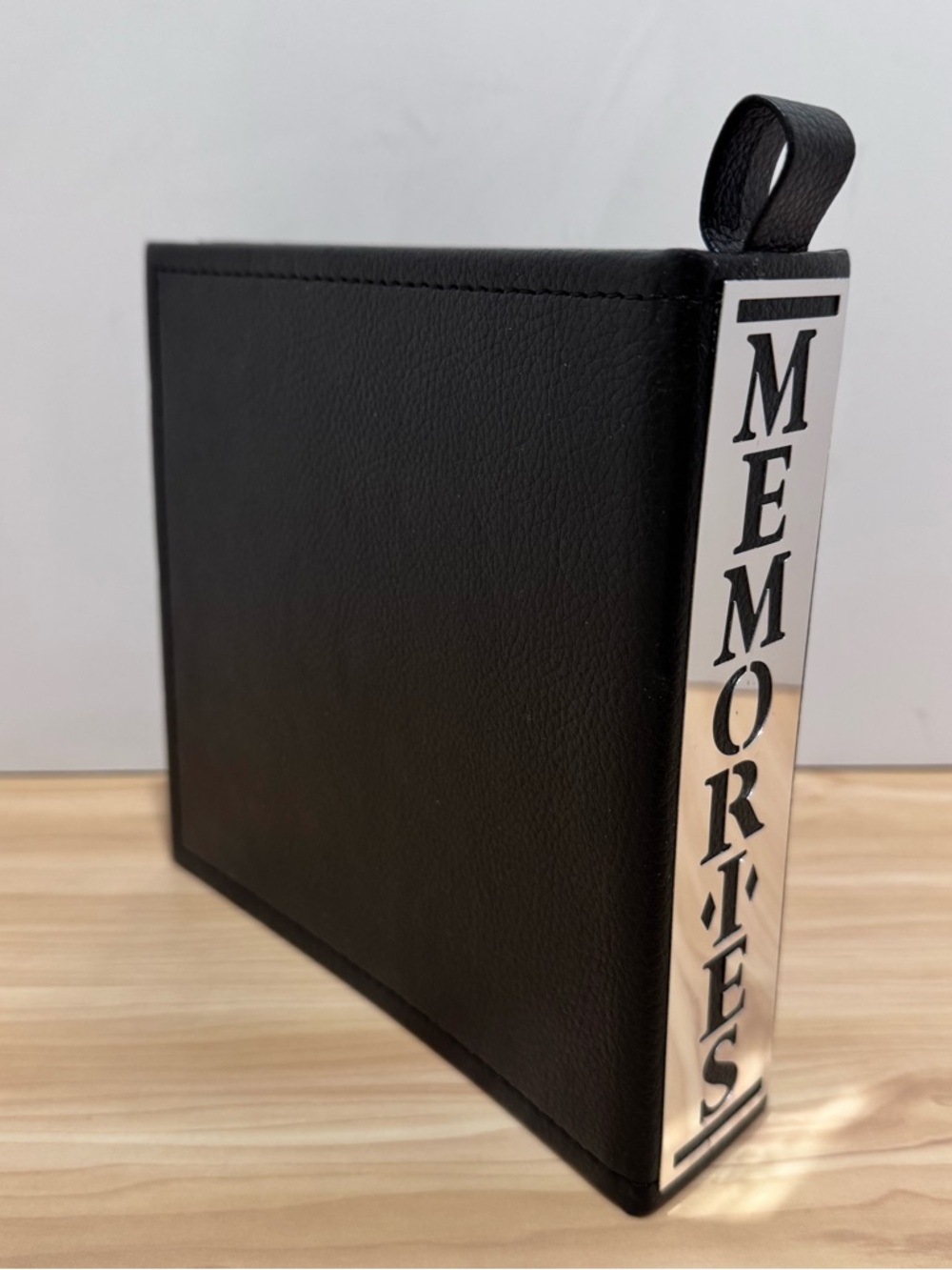 MEMORIES Photo Album Holds 100 4x6 Photos w/area for notes Black Faux Leather - Picture 4 of 16